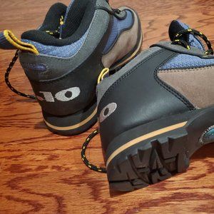 5.10 Climbing Shoes - NEW